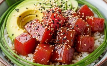 Ahi Poke Tarifi — Taze Ton Balığı ile Renkli, Dumanı Üstünde Lezzetler