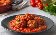 Domates Soslu Köfte Tarifi