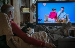 Günde 5 saat TV’ye bakanlar bu habere dikkat! Bunamaya sebep oluyor