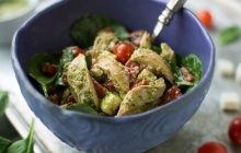 Pesto Soslu Tavuk Salatası Tarifi ve Alternatif Malzemeler