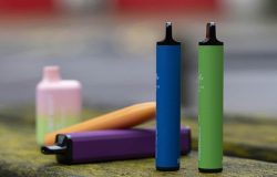 Tehlike yeniden gündemde: Elektronik sigaralar masum değil!